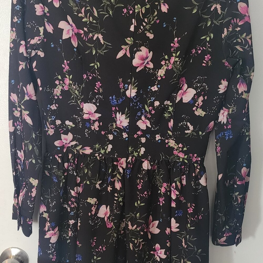 Flower dress with long sleeves - Picture 2 of 9